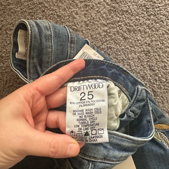 NWT: Driftwood Kelly Embroidered Jeans - Picture 5 of 8